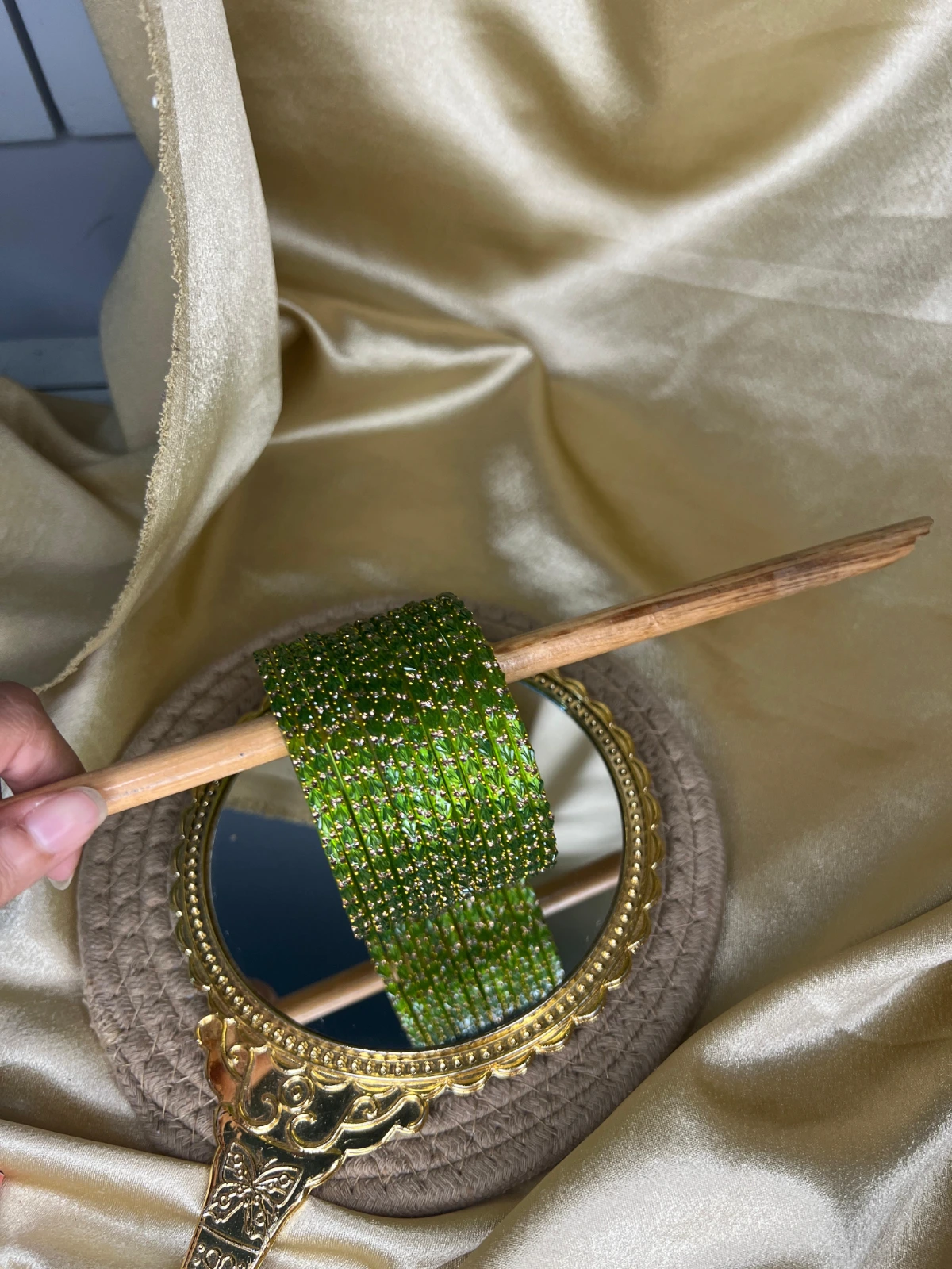 Intricate Glass Bangle — Parrot Green