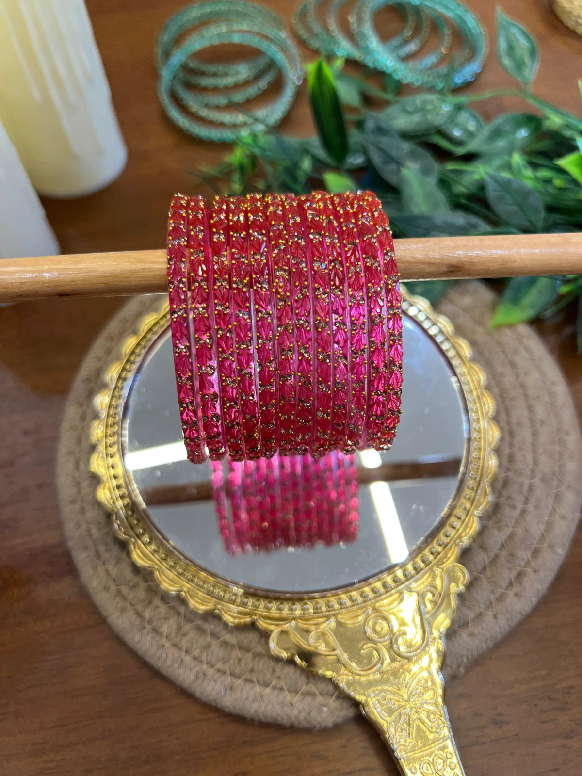 Intricate Glass Bangle — Rose Pink