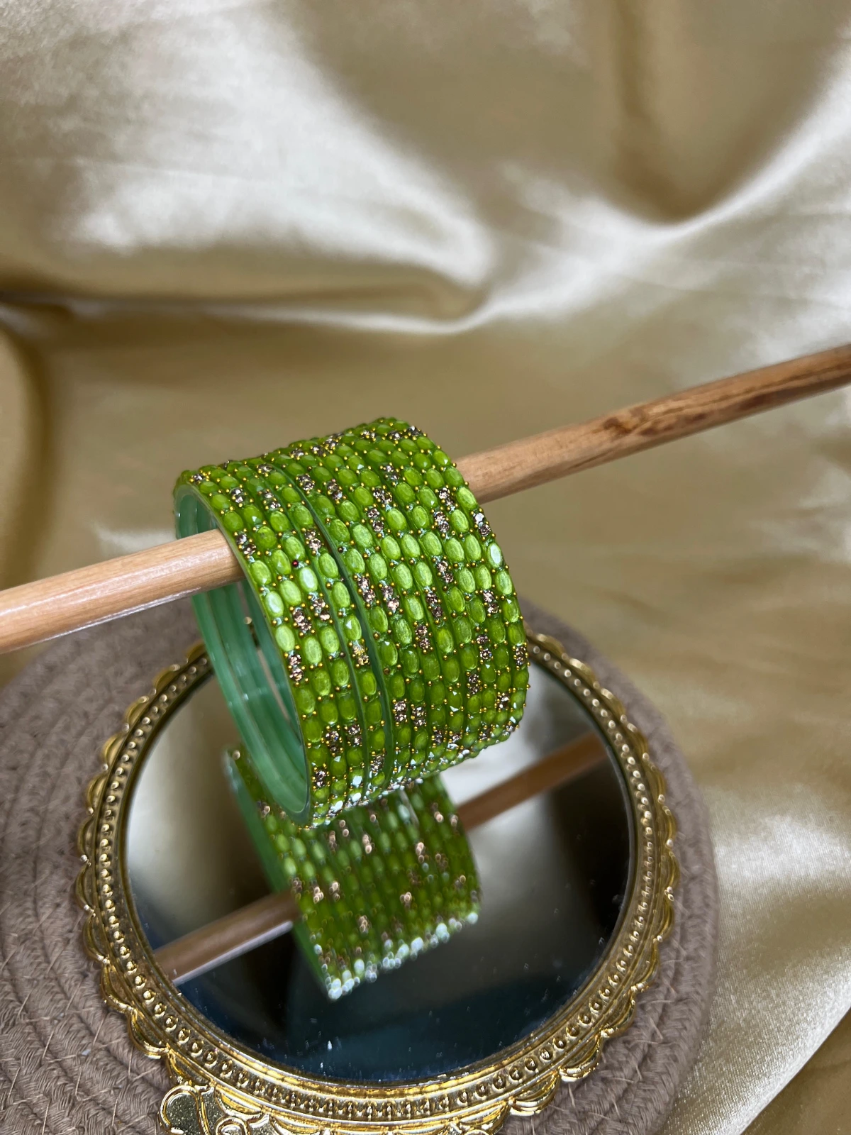 Petal Stone Glass Bangle — Pista