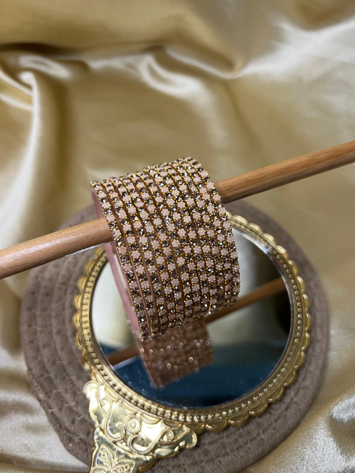 Phool Glass Bangle — Pastel Pink